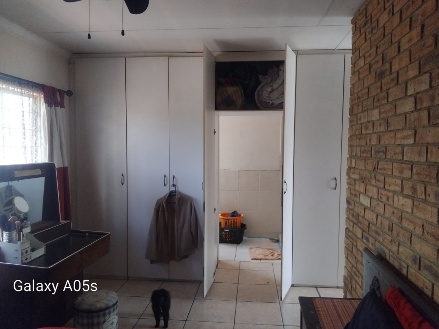 4 Bedroom Property for Sale in Oos Einde North West